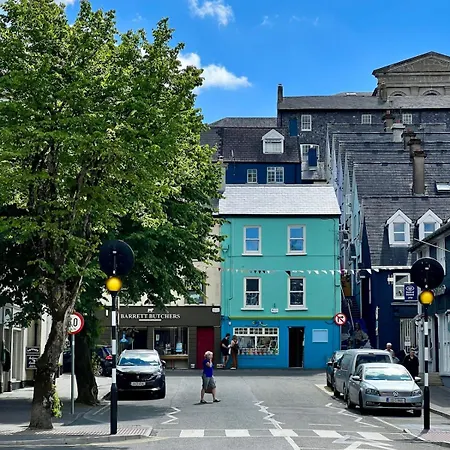 Quaint In The Heart Of Town *